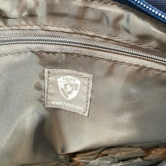 Heys Travel HiLite Crossbody Bag Navy RFID Shield Tablet Sleeve NWT - Picture 11 of 13